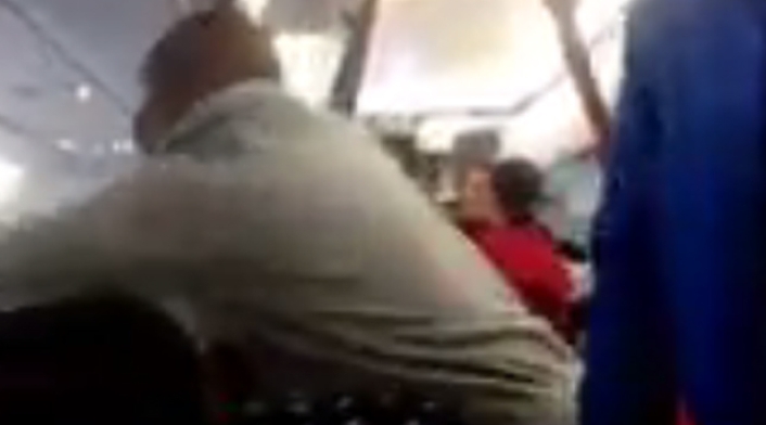 pabloarmeroaltercadoavion111.jpg
