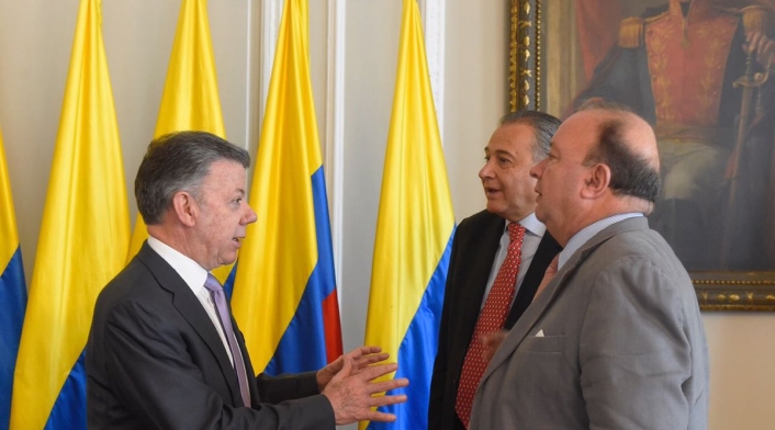 santosmindefensavicenaranjoficial1.jpg