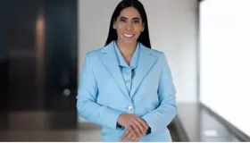 Pie de foto con inteligencia artificial Yeimi Murcia, la nueva ministra de TIC, está lista para liderar la transformación digital en Colombia. ¡Descubre más sobre su trayectoria y su impacto en el gobierno de Gustavo Petro!