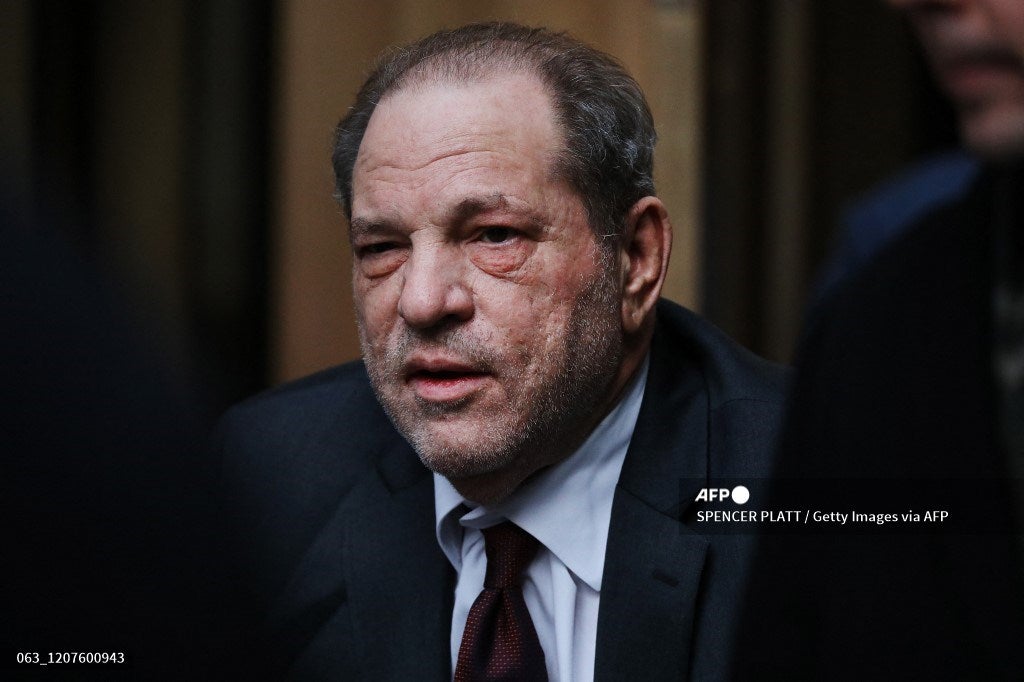 Tribunal de EE.UU. revoca condena de Harvey Weinstein por errores en el juicio imagen de la publicación
