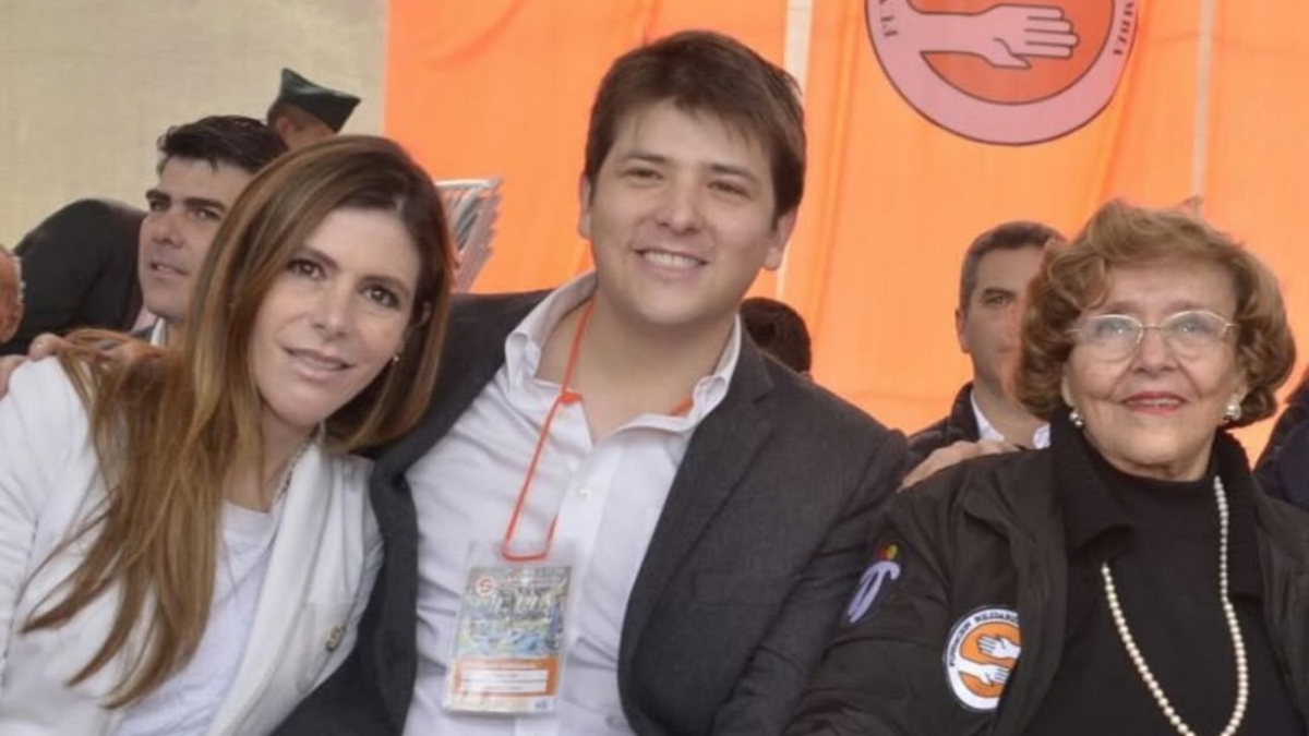 Hermana de MIGUEL URIBE lamenta su muerte y habla a su MADRE
