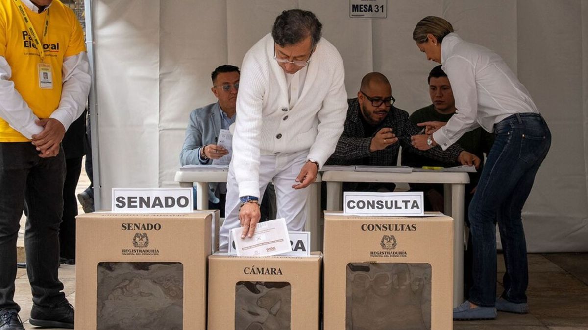 Gustavo Petro, vota este 8 de marzo.