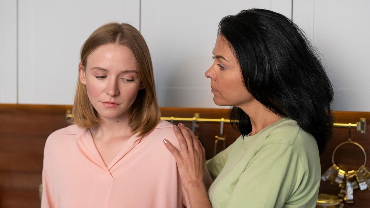 Psicología explica por qué alguien evita la mirada durante una conversación