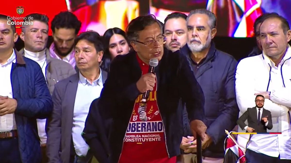 El presidente Gustavo Petro respondió desde la Plaza de Bolívar a su inclusión en la Lista Clinton, cuestionando la decisión de Estados Unidos y señalando presiones políticas internas.