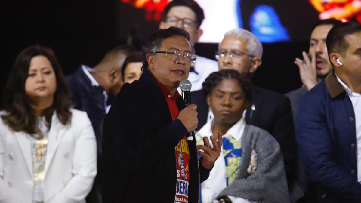 Gustavo Petro se pronuncia en la Plaza de Bolívar sobre su inclusión en la lista Clinton