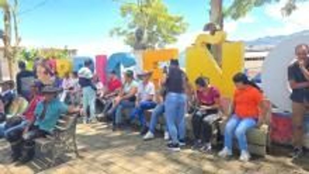 Hasta la fecha, más de 2.000 personas provenientes de 21 veredas de Briceño han sido desplazadas por amenazas del frente 36 de las disidencias de las Farc.