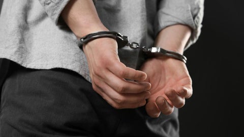 De acuerdo con el uniformado, este hecho se produjo tras la ejecución de una orden de captura en contra del delincuente por el delito de extorsión agravada.
