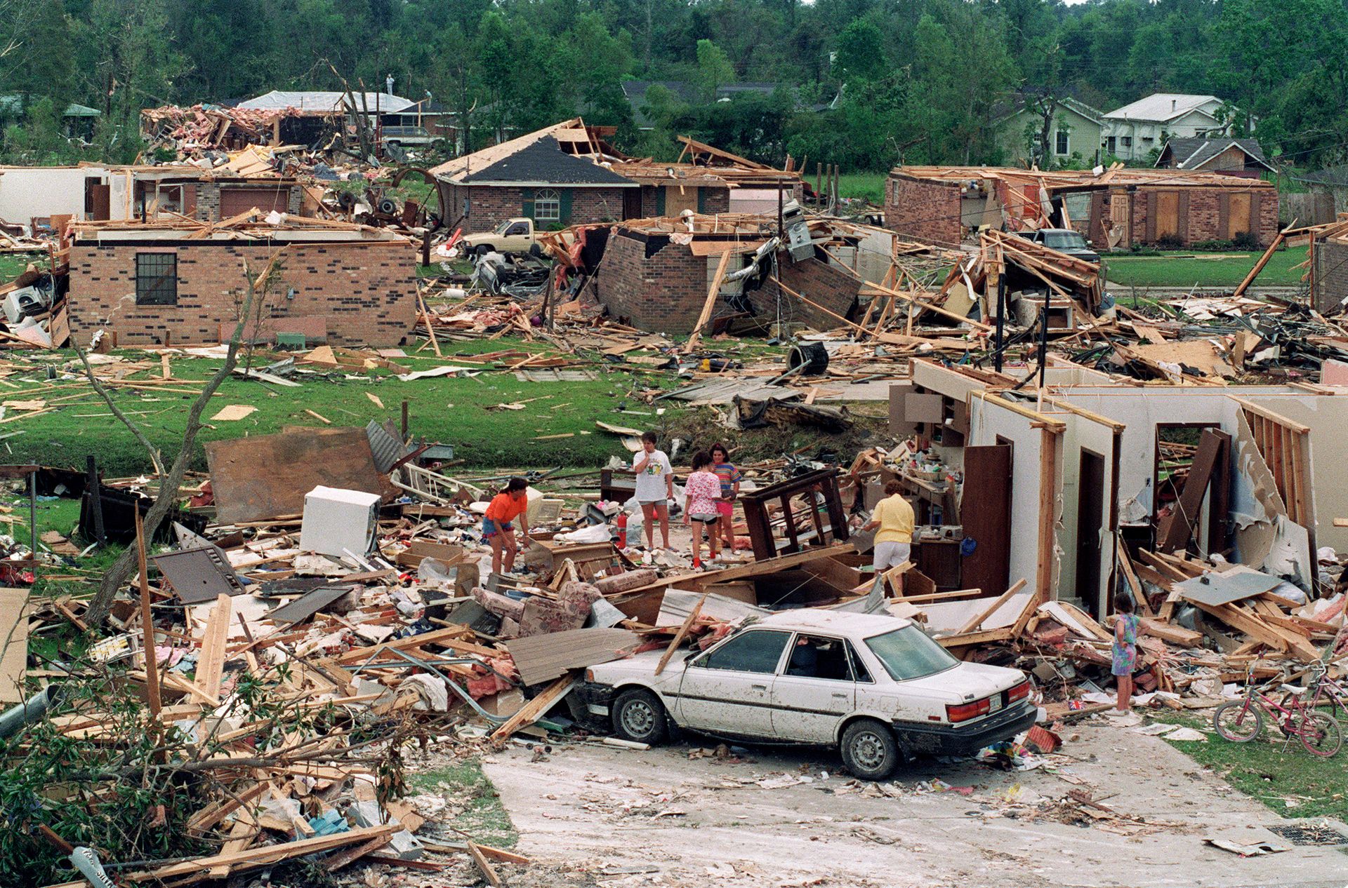 Su balance fue de 65 muertos, 64.000 casas destruidas y más de 1,4 millones de hogares sin electricidad.