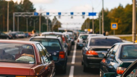Las 10 ciudades con mayor congestión vial conductores pierden hasta 105 horas al año en el tráfico