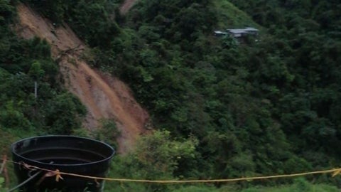 En la zona trabajan cinco unidades de socorro, apoyadas por personal de la administración municipal