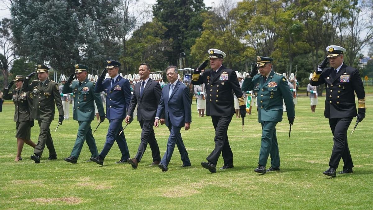 El ministro Pedro Sánchez señaló que no habrá cambios de los máximos comandantes de las Fuerzas Militares.