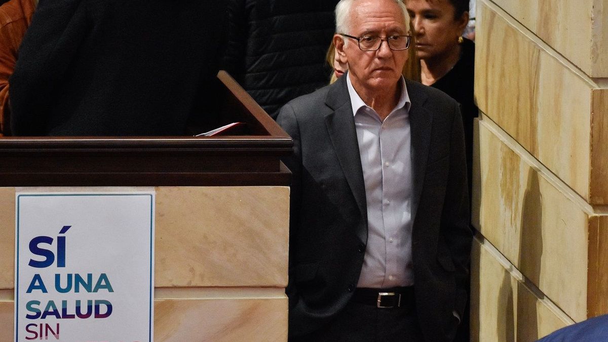 Guillermo Alfonso Jaramillo, ministro de Salud, durante el debate de la reforma a la salud, en el Congreso.