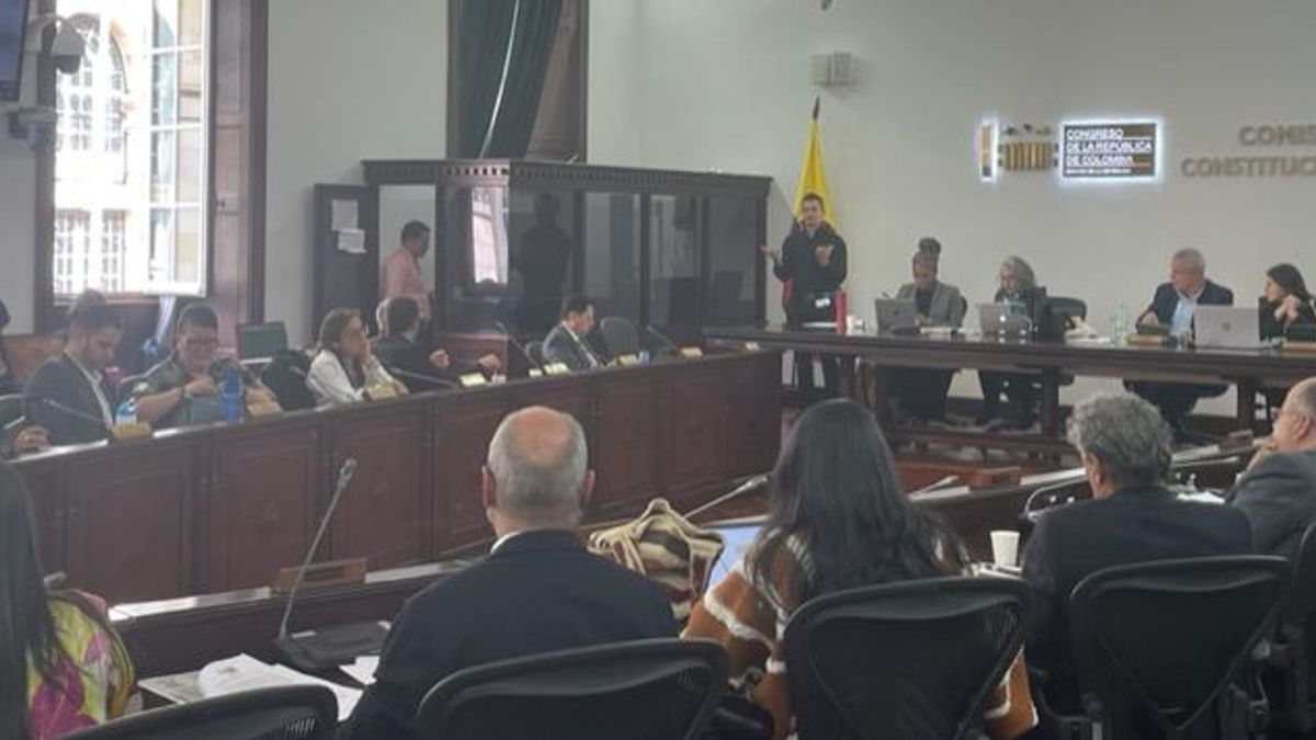 El proyecto, aprobado en primer debate en la Comisión Primera del Senado, busca proteger la independencia entre los niveles de poder