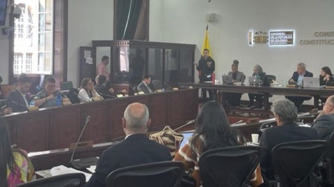 El proyecto, aprobado en primer debate en la Comisión Primera del Senado, busca proteger la independencia entre los niveles de poder