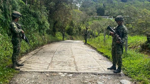 Los enfrentamientos entre el frente 36 de las disidencias de las Farc y el Clan del Golfo dejan 2.158 desplazados en la zona.