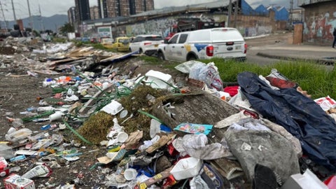Los habitantes de esa zona de la ciudad están desesperados con la situación de las basuras en su localidad.