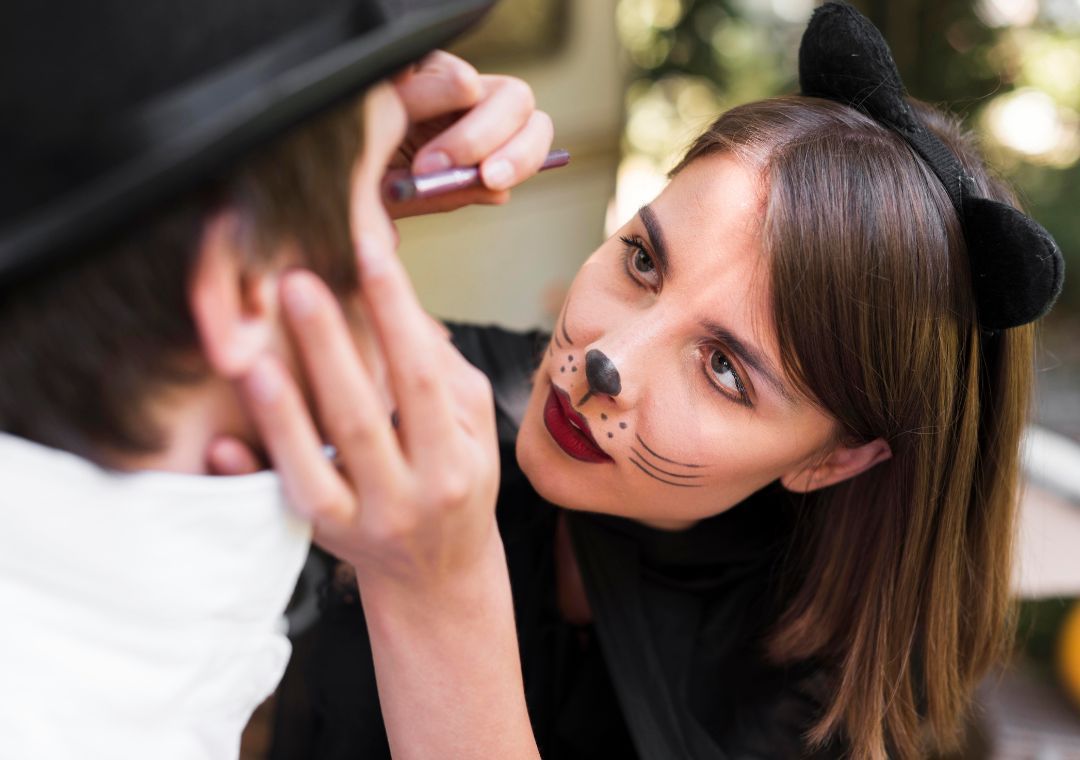 Las personas suelen usar lentes falsos para cambiar el iris de sus ojos.