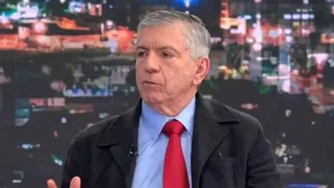 Cesar Gaviria Trujillo, expresidente de Colombia, criticó severamente a Petro