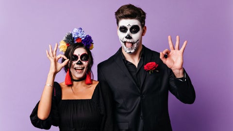 También se sugiere evitar disfraces inflamables o con accesorios peligrosos y preferir alimentos de procedencia confiable.