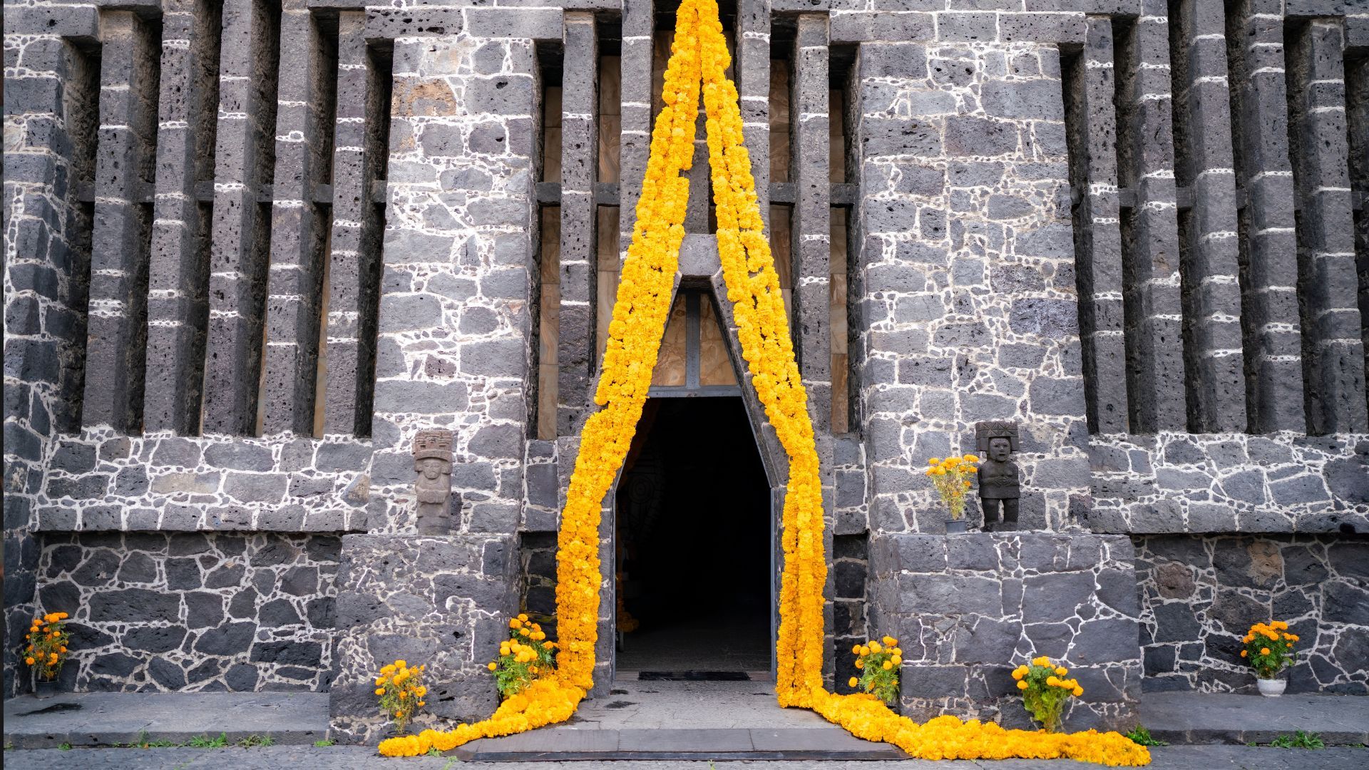Museo Anahuacalli, recinto de piedra volcánica diseñado por Diego Rivera.