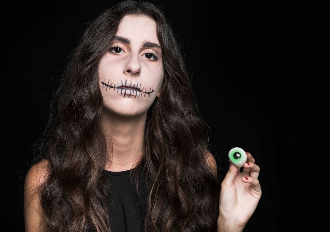 Las personas no tienen en cuenta los efectos negativos de la pintura en el rostro.