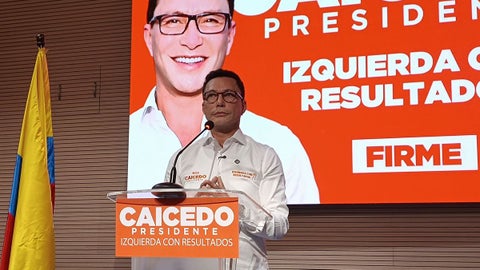 Carlos Caicedo, en la sede de la Registraduría, en la inscripción de su candidatura presidencial.