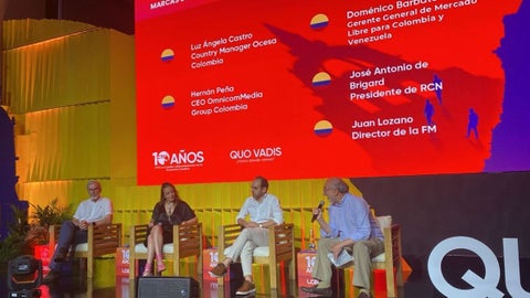 Los panelistas conversaron en torno al tema, poco más de 40 minutos.