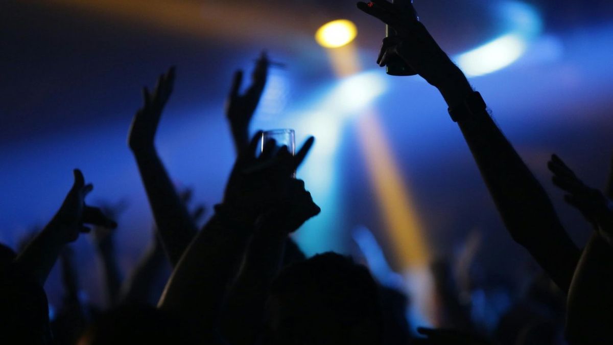 Bares y establecimientos nocturnos.