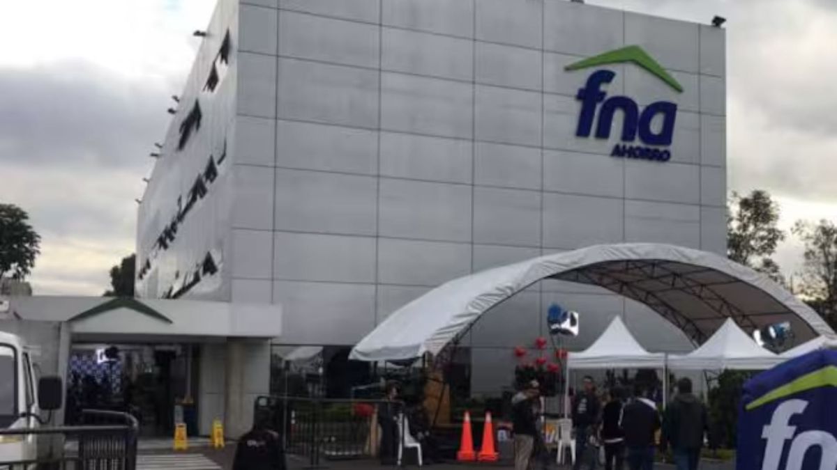 ¿Cuáles son los requisitos mínimos del FNA para financiar el 100 % de una vivienda en Colombia?