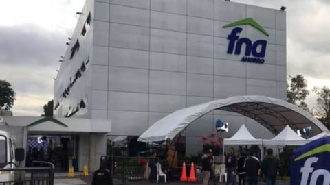 ¿Cuáles son los requisitos mínimos del FNA para financiar el 100 % de una vivienda en Colombia?