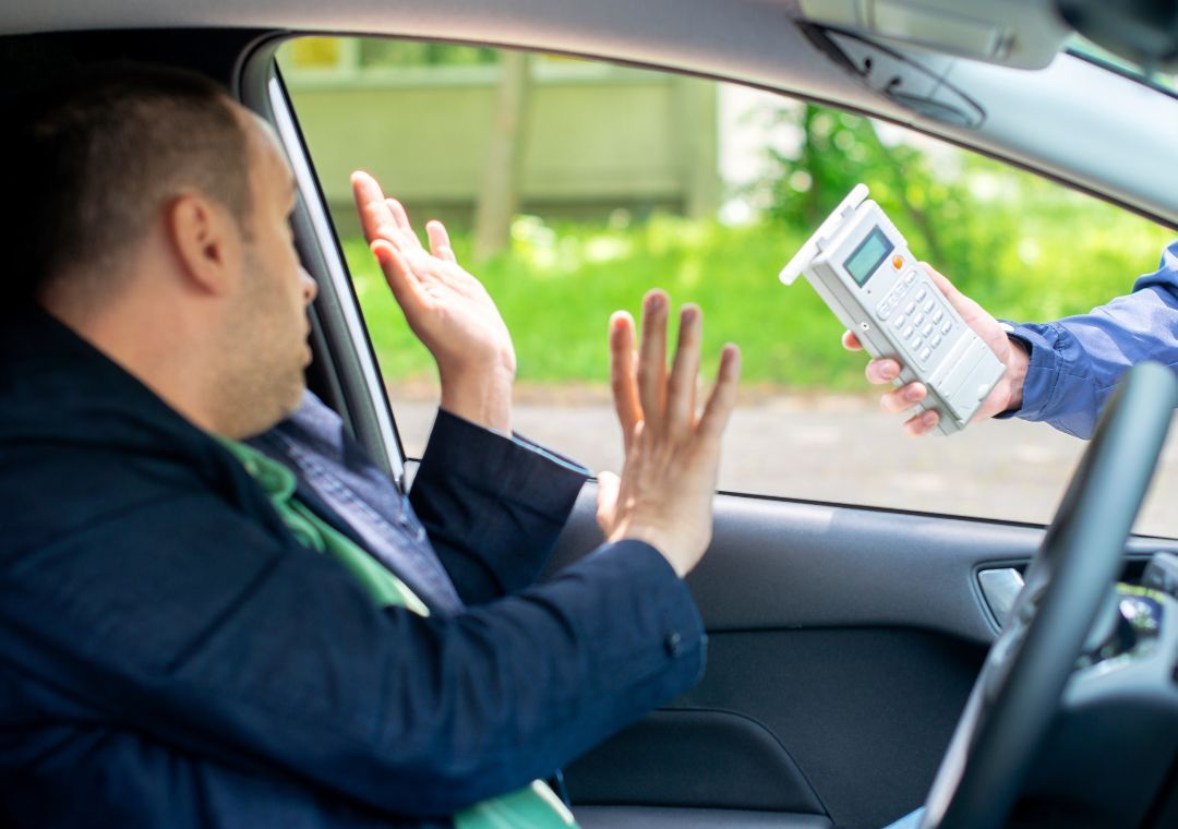 La ley indica que la Policía no puede pedir su celular para revisar su contenido personal.