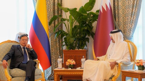 Petro se reunió este lunes en Doha con el emir de Catar, Tamim bin Hamad Al Thani, a quien pidió mediar para “desescalar el conflicto” con su homólogo estadounidense, Donald Trump.