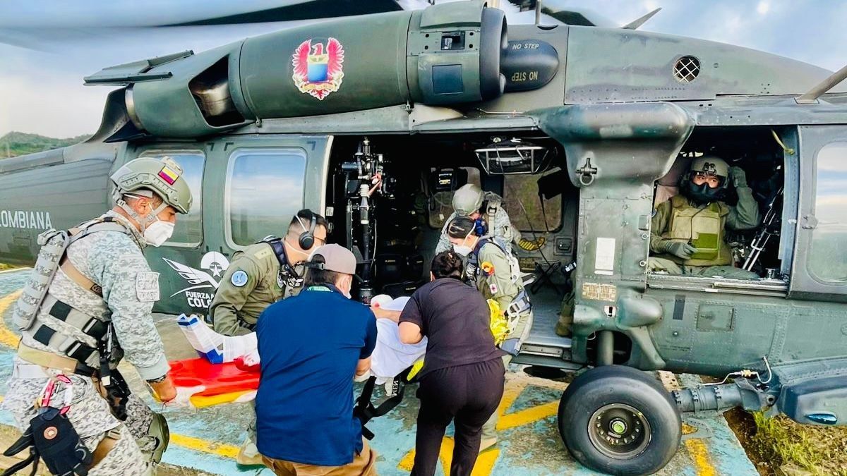 Traslado de personas heridas por activación de explosivo en Anorí, Antioquia