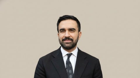 Zohran Mamdani, de 34 años, se perfila como favorito tras derrotar en las primarias al veterano Andrew Cuomo.