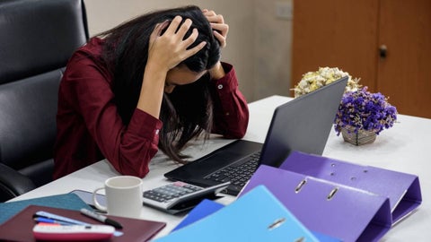 Por qué los empleados más comprometidos terminan siendo los más afectados, según un experto