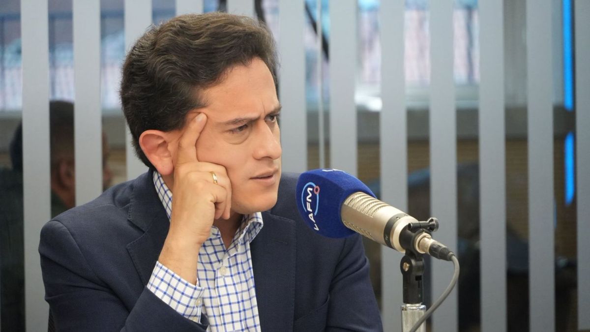 Respecto al avance de su campaña, dijo que se basa en “una campaña moderna … aprovechando las redes sociales que nos permiten un poder de convocatoria muy grande”.