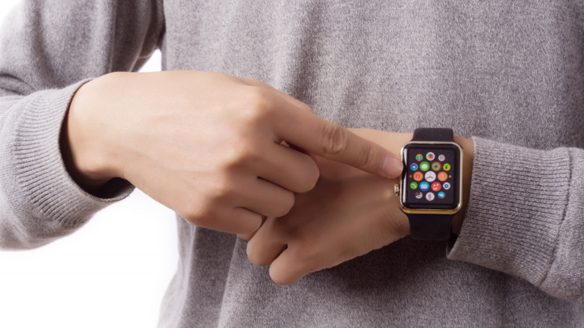 El proceso de instalación se realiza desde la aplicación Watch en el iPhone.
