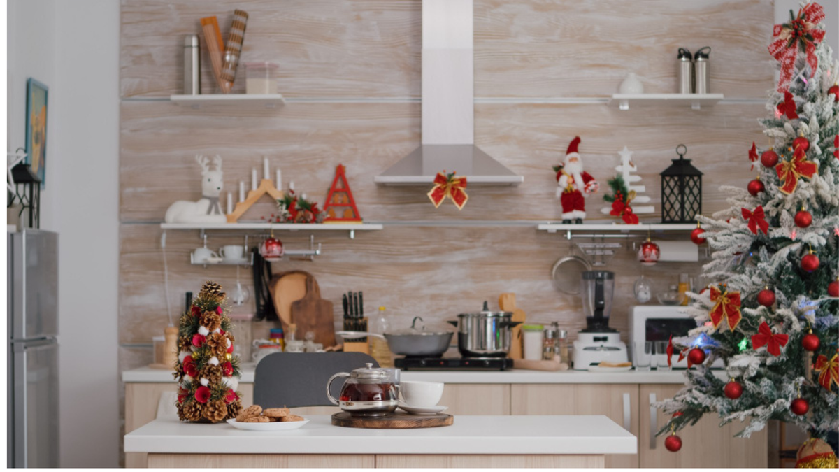 El estilo minimalista permitirá disfrutar una cocina funcional sin perder el espíritu navideño.