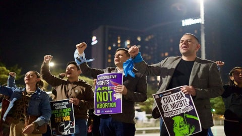 Colectivos "provida" cuestionan programas de planificación.