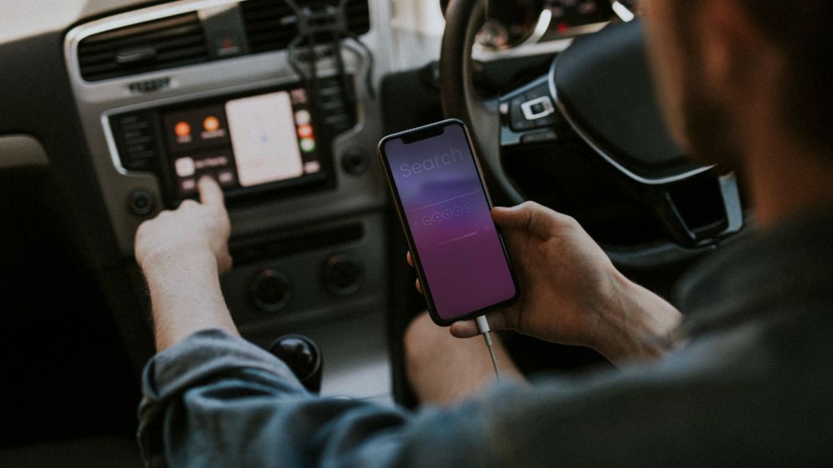 Y es que la manera en que se suministra la carga desde el vehículo no es igual que la de un cargador convencional.