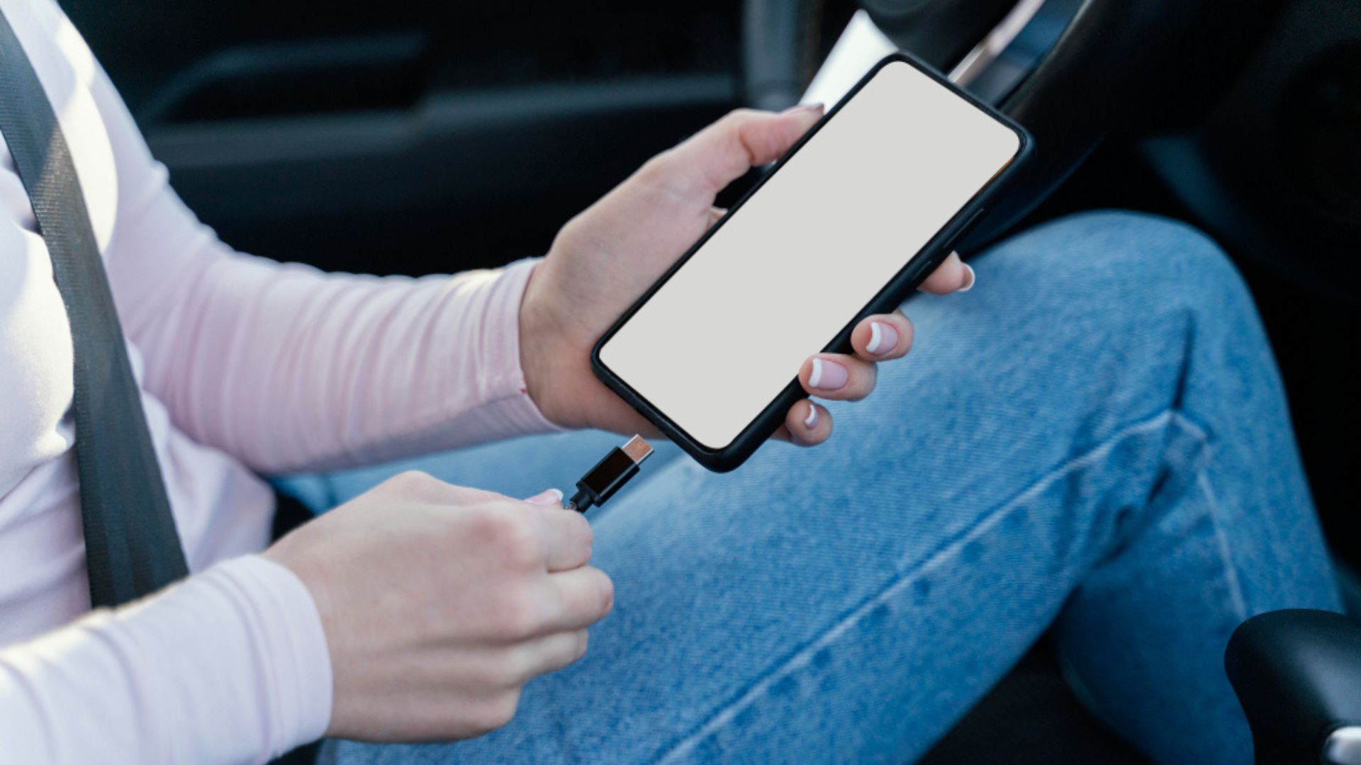 Por último, aunque parezca obvio, no se debe cargar el celular bajo el sol directo.