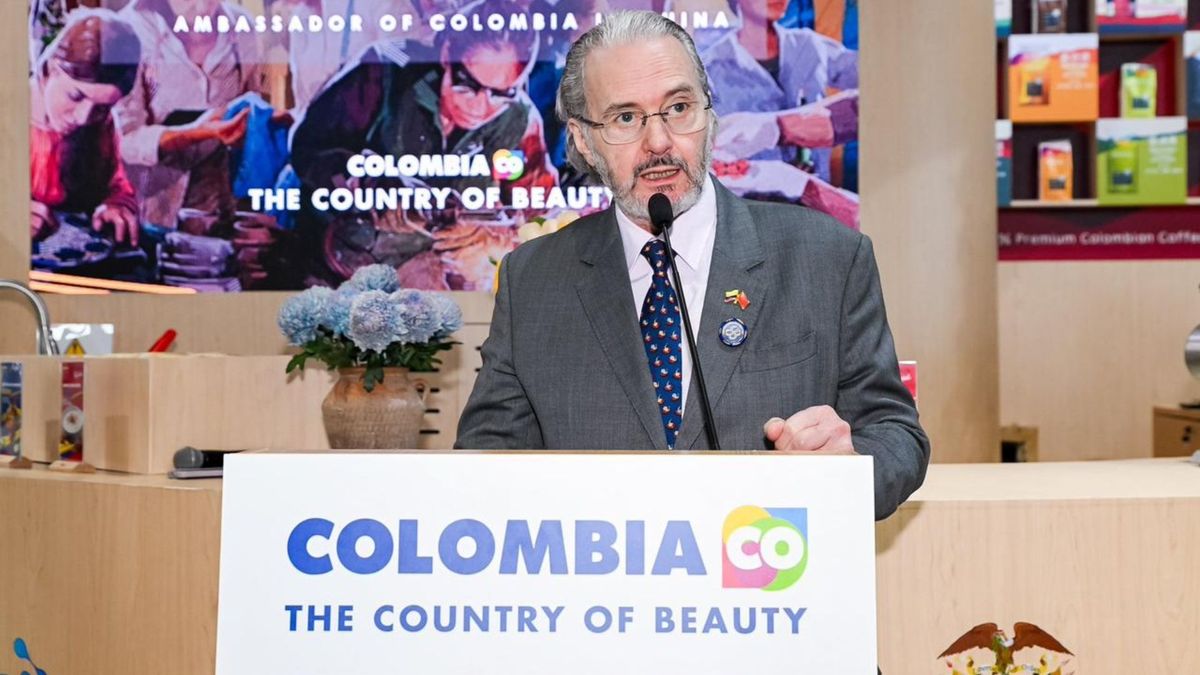 Embajador de Colombia en China, Sergio Cabrera.
