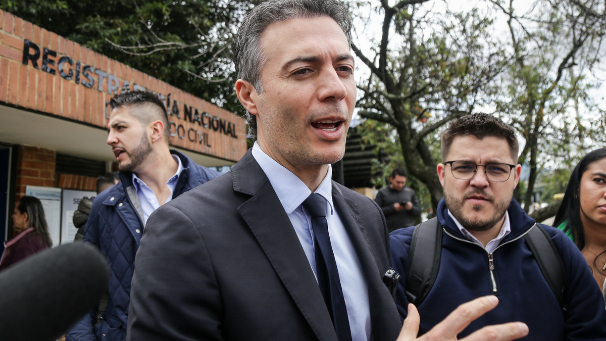 Daniel Quintero afirmó que la decisión de la Registraduría es un “golpe a la democracia” y que acudirá a todas las instancias legales para insistir en su candidatura presidencial.