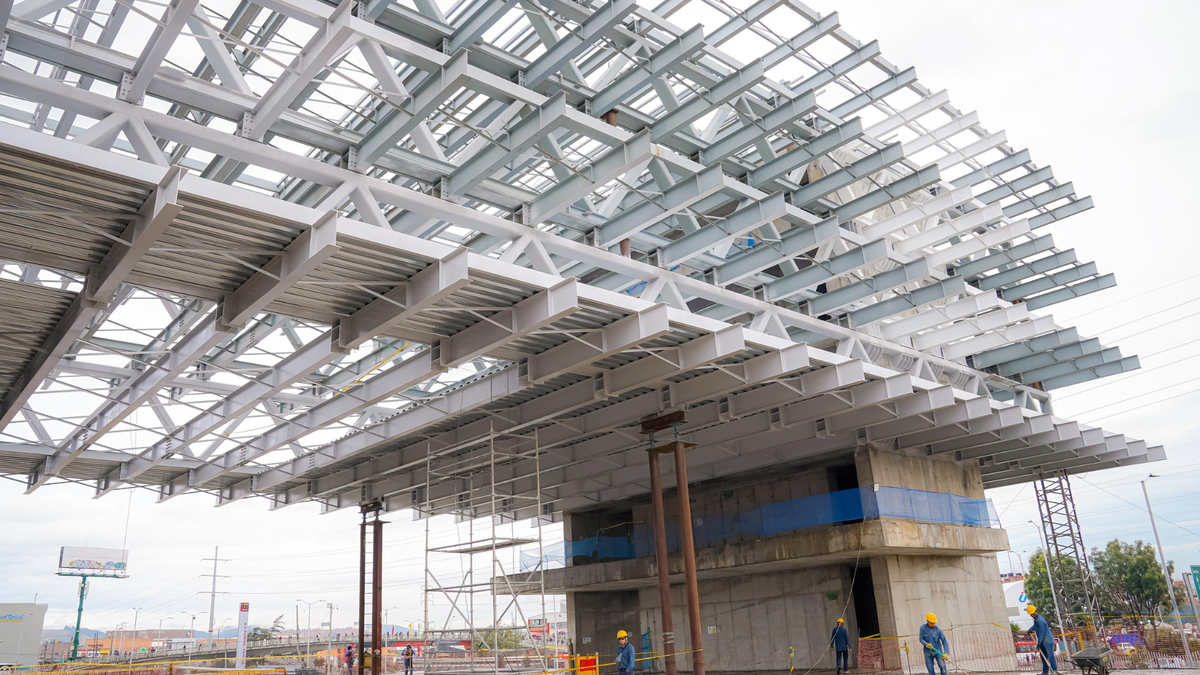 Colombia ha sufrido 913 ataques contra el sistema educativo desde 2017; el 73% ha tenido como objetivo directo a estudiantes y docentes, según la JEP.