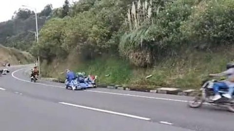 El choque provocó su muerte inmediata y dejó a cuatro personas heridas.