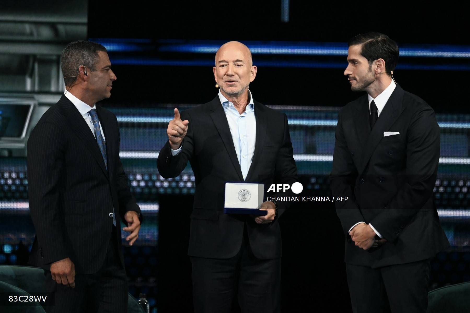 Bezos aseguró que la tecnología nunca podrá reemplazar la capacidad humana de inventar y construir soluciones nuevas.