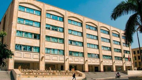 De acuerdo con la contralora municipal, Viviana Marcela Blanco, el equipo auditor encontró que más de 100 beneficiarios de estas becas no estaban registrados en el Sisbén de Bucaramanga, requisito indispensable para acceder a estos recursos.