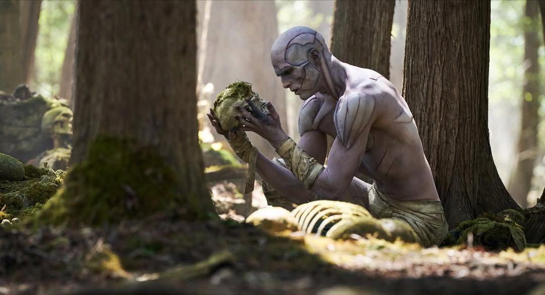 Frankenstein: quién es el actor detrás del 'monstruo' que deslumbró con su actuación