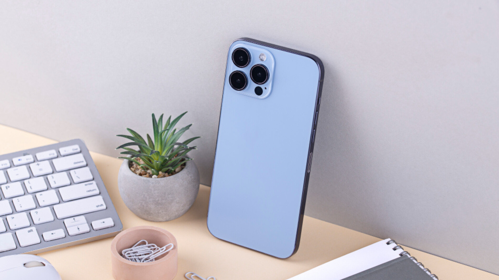 La baja recepción del iPhone Air habría llevado a Apple a replantear su estrategia de lanzamiento.