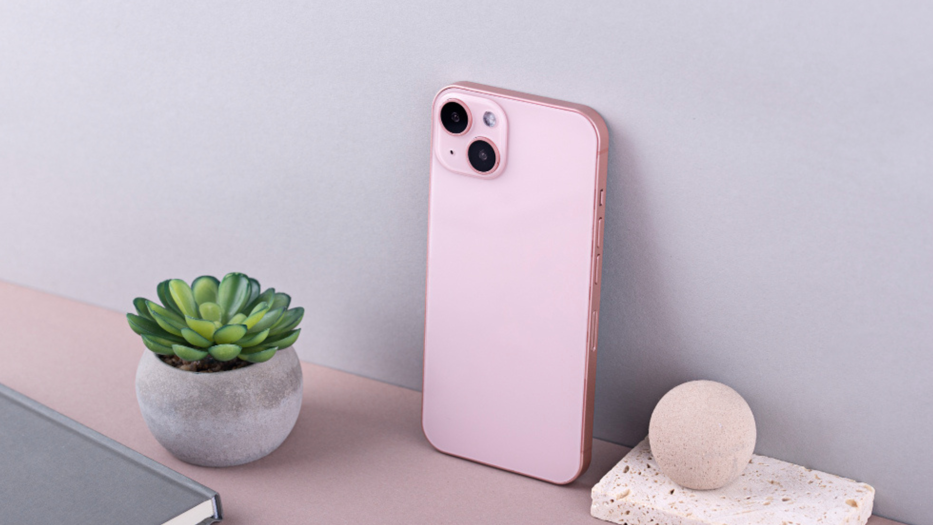 La baja recepción del iPhone Air habría llevado a Apple a replantear su estrategia de lanzamiento.